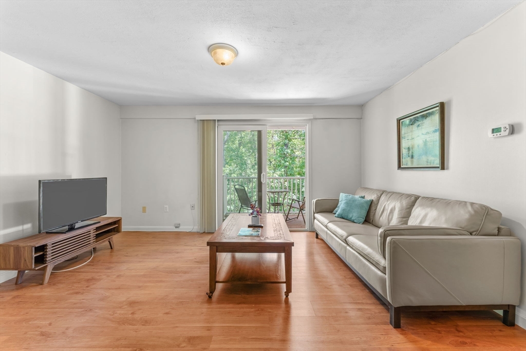 8 Post Oak Ln, Natick, Massachusetts, 2 Bedrooms Bedrooms, 5 Rooms Rooms,2 BathroomsBathrooms,Residential,For Sale,Post Oak Ln,73508870