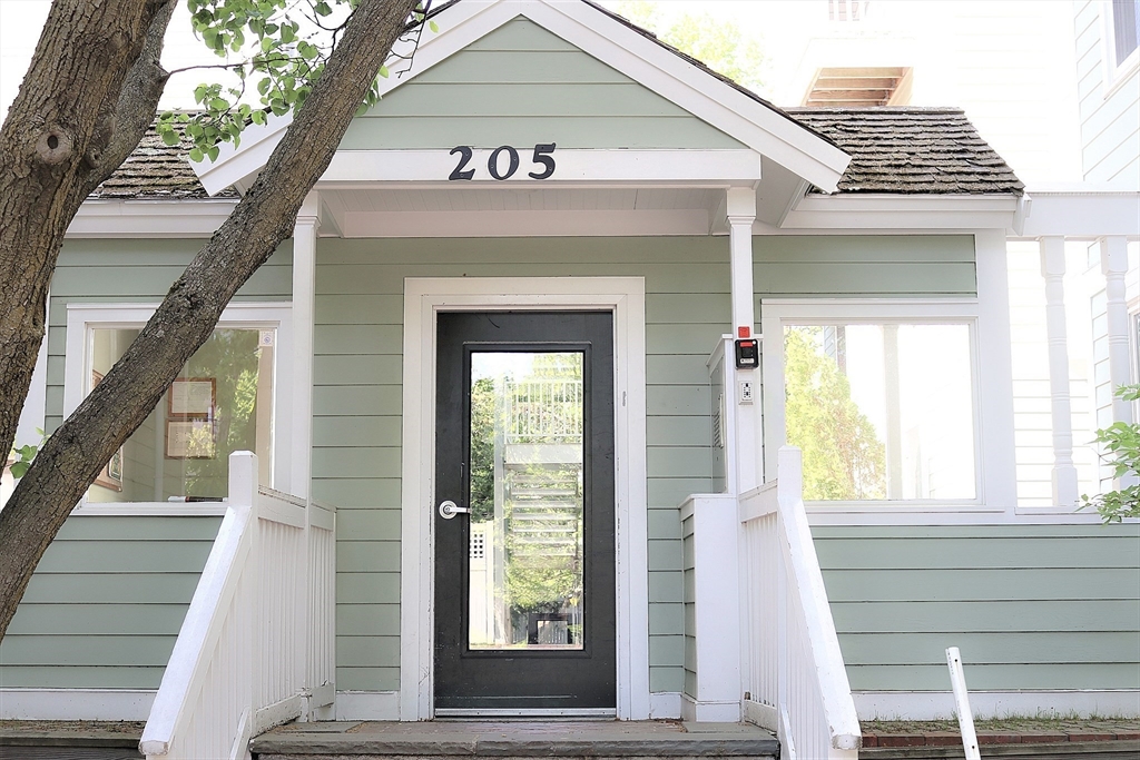 205 Richdale Ave, Cambridge, Massachusetts, 2 Bedrooms Bedrooms, 4 Rooms Rooms,1.5 BathroomsBathrooms,Residential Lease,For Rent,Richdale Ave,73508885