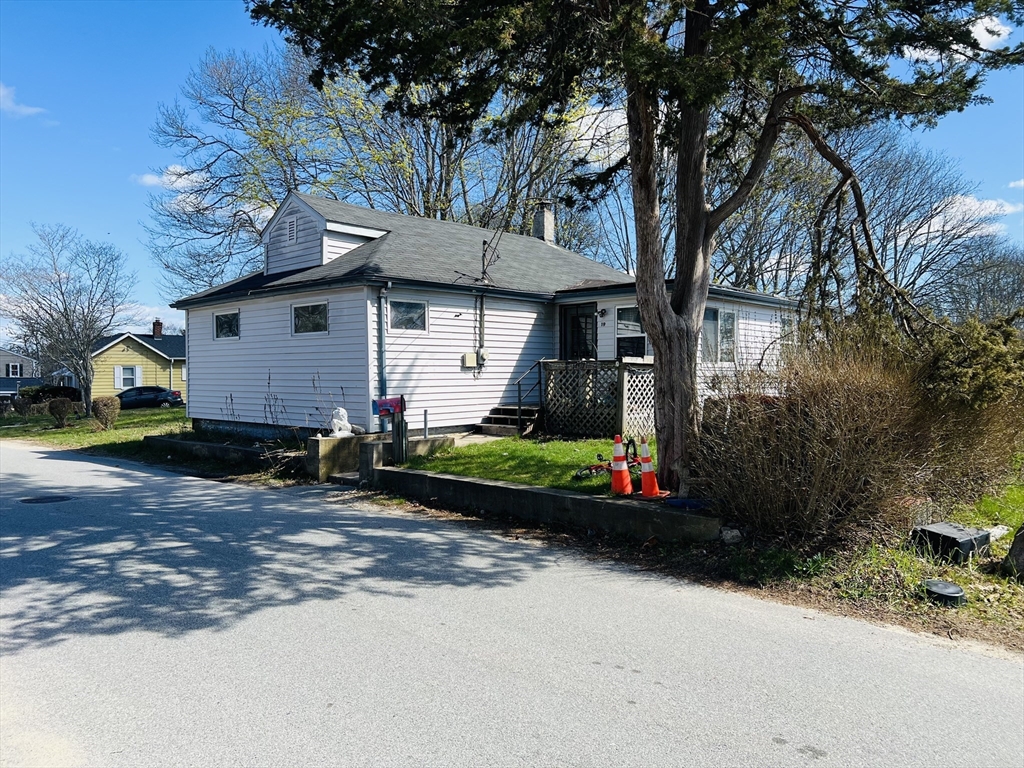 19 Oakdale St, Wareham, Massachusetts, 3 Bedrooms Bedrooms, 5 Rooms Rooms,1 BathroomBathrooms,Residential,For Sale,Oakdale St,73509023