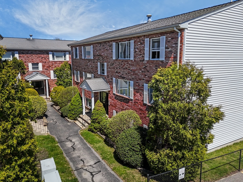 50 Clark St, Fall River, Massachusetts, 2 Bedrooms Bedrooms, 4 Rooms Rooms,1 BathroomBathrooms,Residential,For Sale,Clark St,73508891