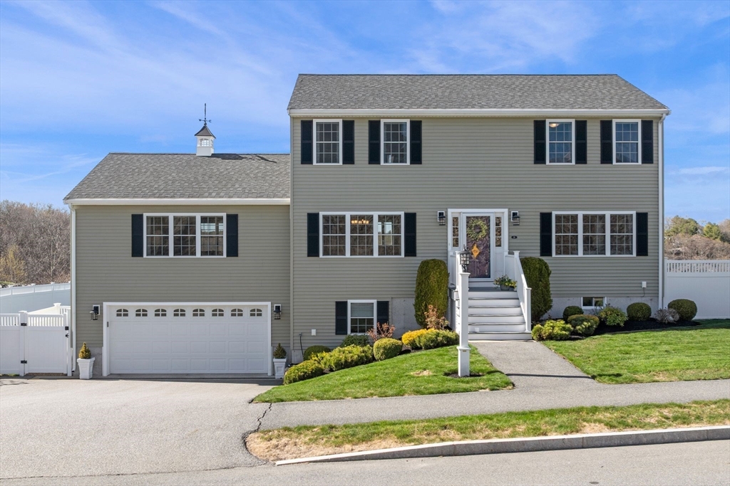 18 Gedney Drive, Peabody, Massachusetts, 3 Bedrooms Bedrooms, 8 Rooms Rooms,2.5 BathroomsBathrooms,Residential,For Sale,Gedney Drive,73508822