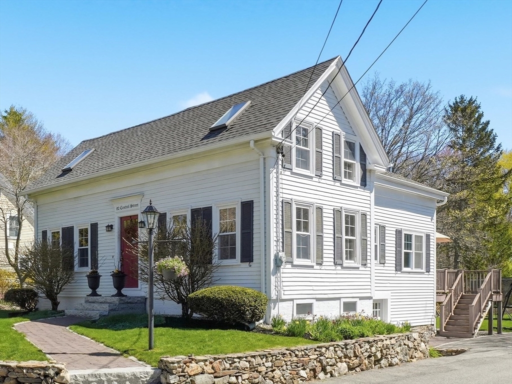 92 Central St, Georgetown, Massachusetts, 3 Bedrooms Bedrooms, 6 Rooms Rooms,2 BathroomsBathrooms,Residential,For Sale,Central St,73509306