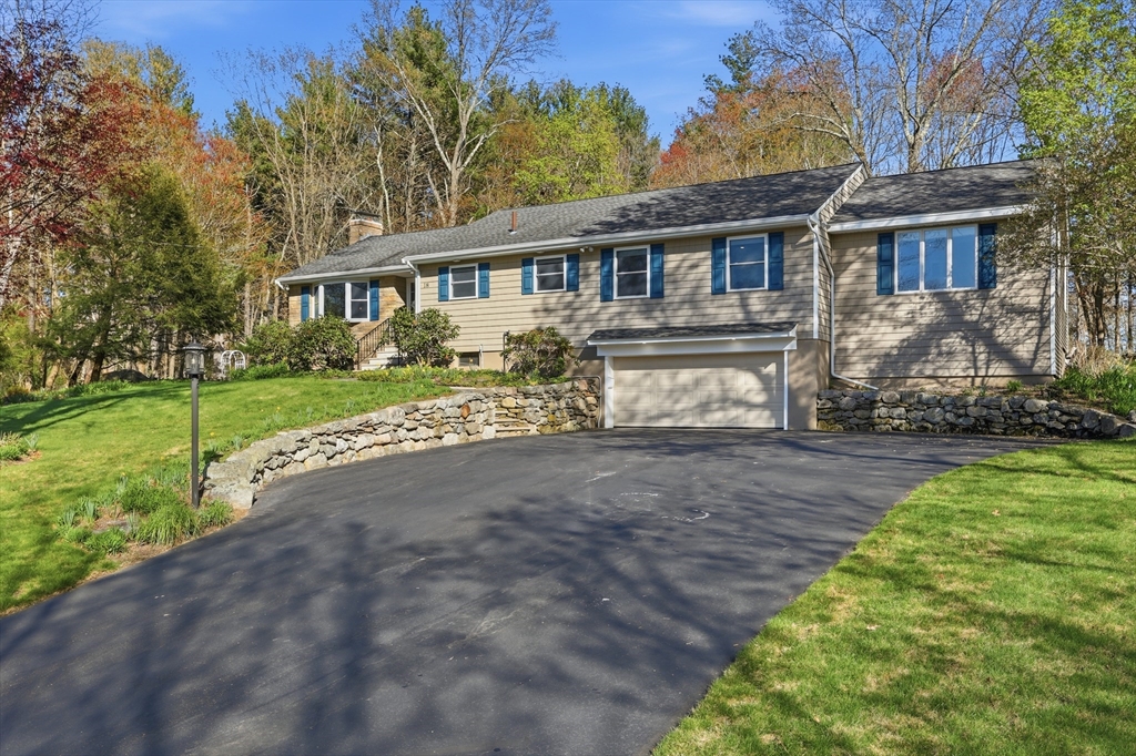 18 Brian Rd, Chelmsford, Massachusetts, 4 Bedrooms Bedrooms, 8 Rooms Rooms,2 BathroomsBathrooms,Residential,For Sale,Brian Rd,73508952