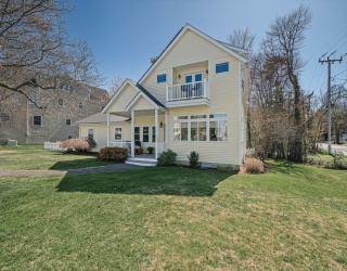 53 Shore Dr, Kingston, Massachusetts, 4 Bedrooms Bedrooms, 8 Rooms Rooms,3 BathroomsBathrooms,Residential,For Sale,Shore Dr,73508905