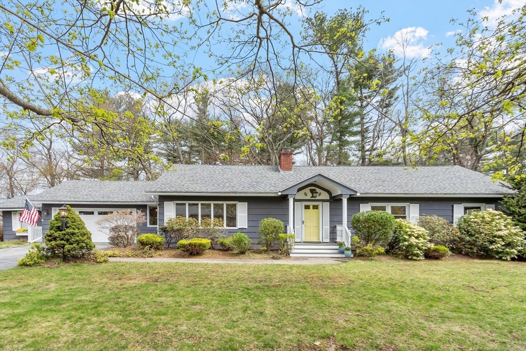 1 Hawthorne Circle, Andover, Massachusetts, 3 Bedrooms Bedrooms, 9 Rooms Rooms,2 BathroomsBathrooms,Residential,For Sale,Hawthorne Circle,73509263