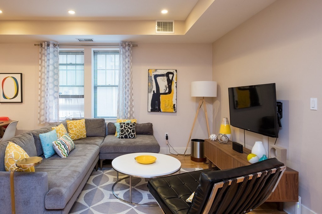 150 Saint Paul Street, Brookline, Massachusetts, 2 Bedrooms Bedrooms, 6 Rooms Rooms,2 BathroomsBathrooms,Residential Lease,For Rent,Saint Paul Street,73508913