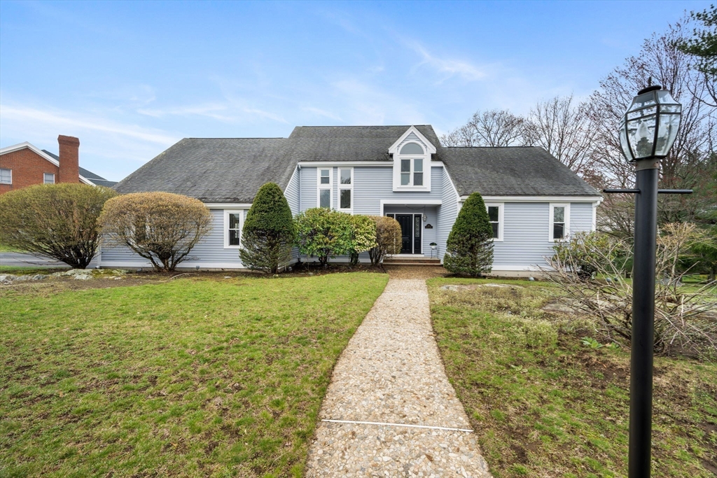 20 Blacksmith Way, Saugus, Massachusetts, 4 Bedrooms Bedrooms, 10 Rooms Rooms,2.5 BathroomsBathrooms,Residential,For Sale,Blacksmith Way,73509042