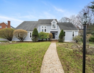 20 Blacksmith Way, Saugus, Massachusetts, 4 Bedrooms Bedrooms, 10 Rooms Rooms,2.5 BathroomsBathrooms,Residential,For Sale,Blacksmith Way,73509042