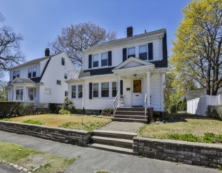 14 Crown St, Milton, Massachusetts, 3 Bedrooms Bedrooms, 9 Rooms Rooms,2.5 BathroomsBathrooms,Residential,For Sale,Crown St,73509071