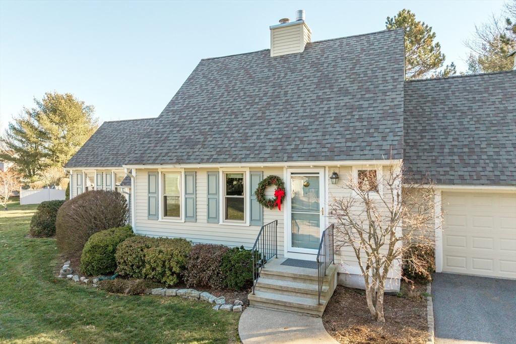 60 Wheelwright Farm, Cohasset, Massachusetts, 2 Bedrooms Bedrooms, 6 Rooms Rooms,2 BathroomsBathrooms,Residential,For Sale,Wheelwright Farm,73509072