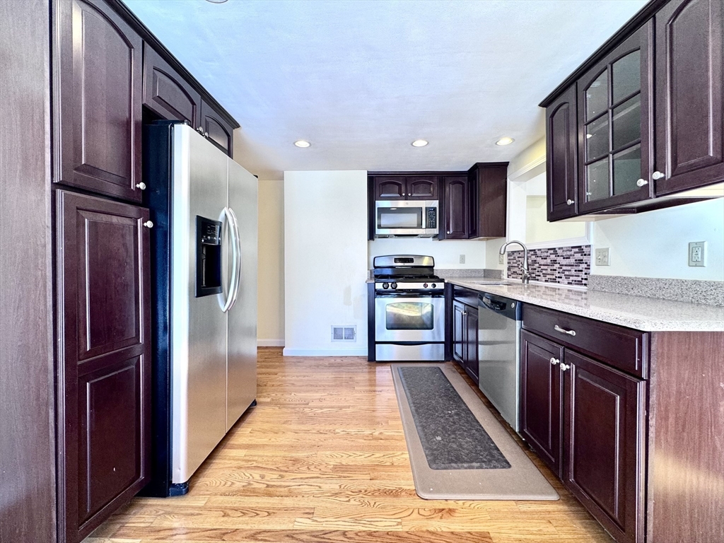 10 Marrigan St, Arlington, Massachusetts, 2 Bedrooms Bedrooms, 6 Rooms Rooms,1.5 BathroomsBathrooms,Residential Lease,For Rent,Marrigan St,73481241