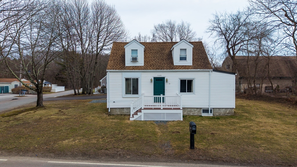 766 Lees River Ave, Somerset, Massachusetts, 2 Bedrooms Bedrooms, 5 Rooms Rooms,1 BathroomBathrooms,Residential,For Sale,Lees River Ave,73486876
