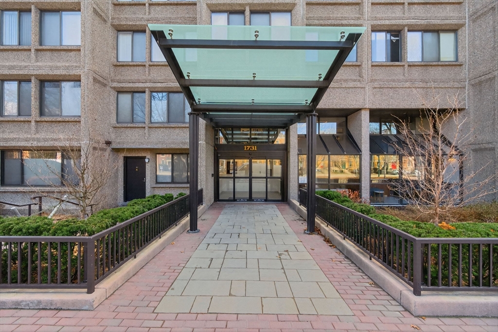 1731 Beacon St, Brookline, Massachusetts, 2 Bedrooms Bedrooms, 5 Rooms Rooms,2 BathroomsBathrooms,Residential,For Sale,Beacon St,73488595
