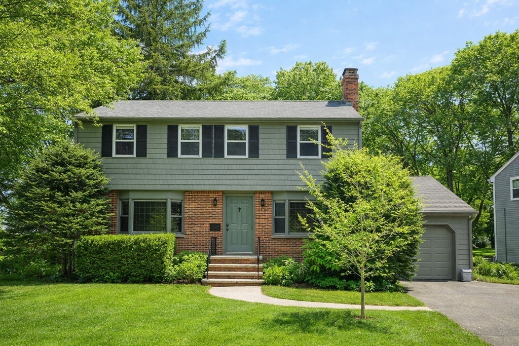 40 Dean Rd, Milton, Massachusetts, 4 Bedrooms Bedrooms, 9 Rooms Rooms,2.5 BathroomsBathrooms,Residential,For Sale,Dean Rd,73484709