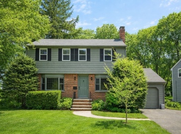 40 Dean Rd, Milton, Massachusetts, 4 Bedrooms Bedrooms, 9 Rooms Rooms,2.5 BathroomsBathrooms,Residential,For Sale,Dean Rd,73484709