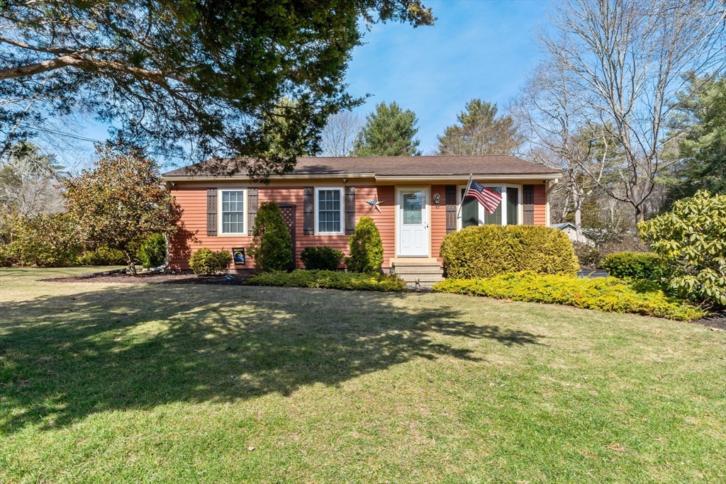 22 Lakeside Ave, Lakeville, Massachusetts, 3 Bedrooms Bedrooms, 5 Rooms Rooms,1 BathroomBathrooms,Residential,For Sale,Lakeside Ave,73487591