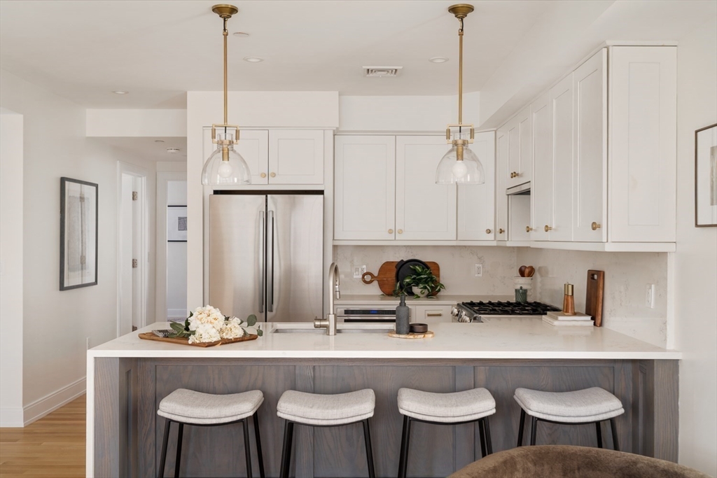 36 Hall St, Boston, Massachusetts, 2 Bedrooms Bedrooms, 5 Rooms Rooms,2 BathroomsBathrooms,Residential,For Sale,Hall St,73490410