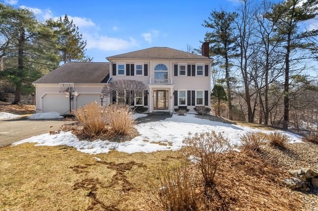 7 Blacksmith Way, Saugus, Massachusetts, 4 Bedrooms Bedrooms, 10 Rooms Rooms,2.5 BathroomsBathrooms,Residential,For Sale,Blacksmith Way,73485708