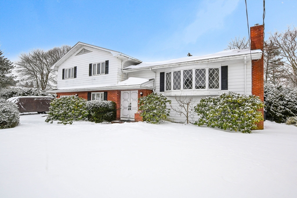 220 Mount Vernon St, New Bedford, Massachusetts, 3 Bedrooms Bedrooms, 8 Rooms Rooms,2.5 BathroomsBathrooms,Residential,For Sale,Mount Vernon St,73475774