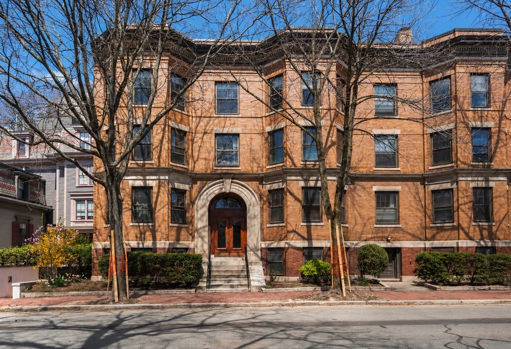 31 Linnaean Street, Cambridge, Massachusetts, 2 Bedrooms Bedrooms, 5 Rooms Rooms,1 BathroomBathrooms,Residential,For Sale,Linnaean Street,73509513