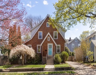 220 Hillside Avenue, Arlington, Massachusetts, 3 Bedrooms Bedrooms, 6 Rooms Rooms,1.5 BathroomsBathrooms,Residential,For Sale,Hillside Avenue,73509516