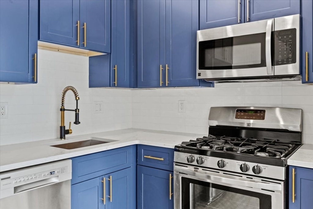 301 Bunker Hill Street, Boston, Massachusetts, 1 Bedroom Bedrooms, 3 Rooms Rooms,1 BathroomBathrooms,Residential Lease,For Rent,Bunker Hill Street,73509520