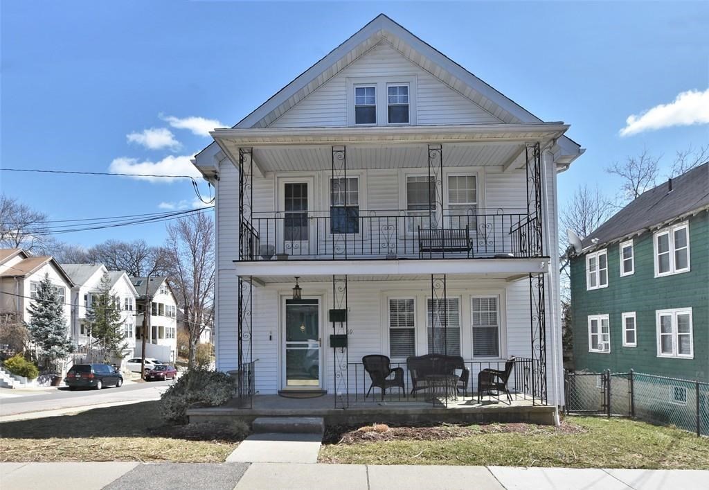 69 Chapman Street, Watertown, Massachusetts, 2 Bedrooms Bedrooms, 5 Rooms Rooms,1 BathroomBathrooms,Residential Lease,For Rent,Chapman Street,73509544