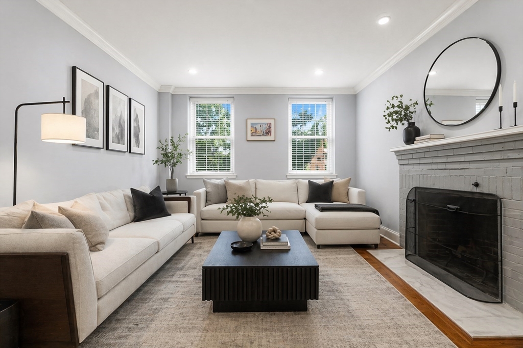 39 Commonwealth Ave, Newton, Massachusetts, 1 Bedroom Bedrooms, 5 Rooms Rooms,1 BathroomBathrooms,Residential,For Sale,Commonwealth Ave,73507800