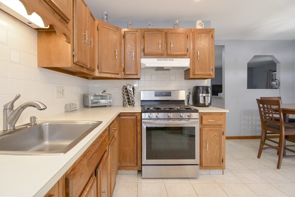 181 Belmont St, Everett, Massachusetts, 3 Bedrooms Bedrooms, 5 Rooms Rooms,1 BathroomBathrooms,Residential Lease,For Rent,Belmont St,73509569