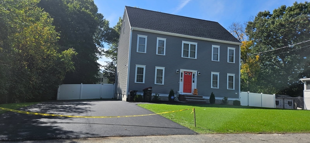 61 Huntington Ave, Brockton, Massachusetts, 4 Bedrooms Bedrooms, 9 Rooms Rooms,2.5 BathroomsBathrooms,Residential,For Sale,Huntington Ave,73509584