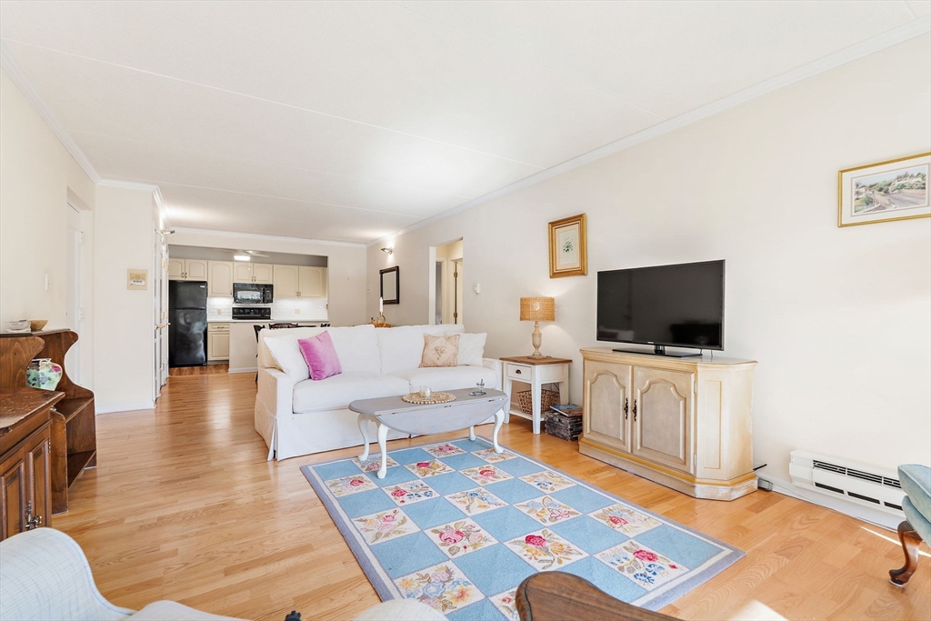 100 Lexington St, Belmont, Massachusetts, 2 Bedrooms Bedrooms, 5 Rooms Rooms,2 BathroomsBathrooms,Residential,For Sale,Lexington St,73509615