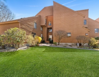 61 Clement Ct, Haverhill, Massachusetts, 2 Bedrooms Bedrooms, 5 Rooms Rooms,1.5 BathroomsBathrooms,Residential,For Sale,Clement Ct,73509625