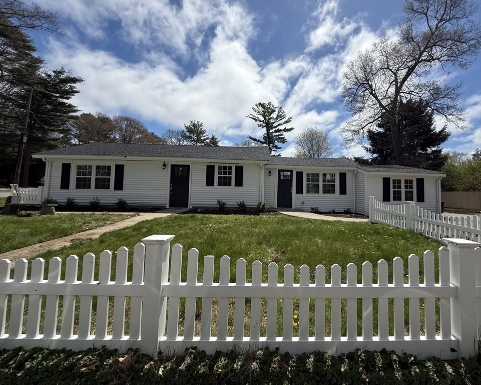 43 Buttonwood Road, Halifax, Massachusetts, 3 Bedrooms Bedrooms, 5 Rooms Rooms,1 BathroomBathrooms,Residential,For Sale,Buttonwood Road,73509628