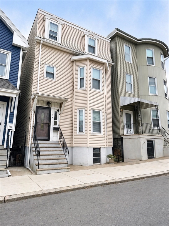 791 Saratoga Street, Boston, Massachusetts, 6 Bedrooms Bedrooms, 14 Rooms Rooms,3 BathroomsBathrooms,Residential Income,For Sale,Saratoga Street,73509594