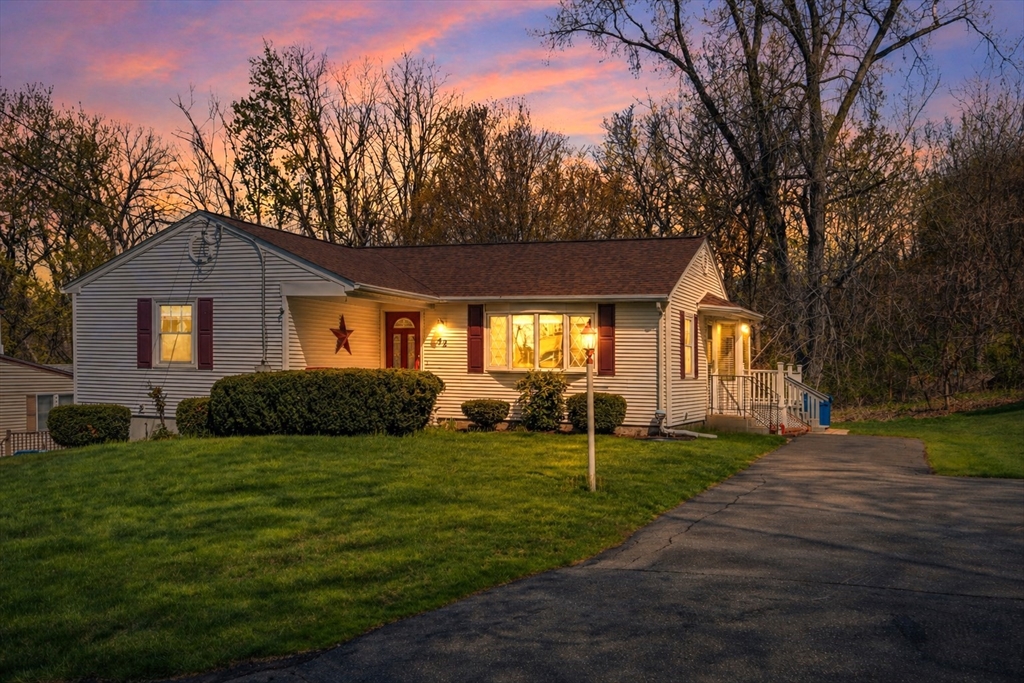 22 Buckingham Ave, West Springfield, Massachusetts, 3 Bedrooms Bedrooms, 6 Rooms Rooms,1 BathroomBathrooms,Residential,For Sale,Buckingham Ave,73509640