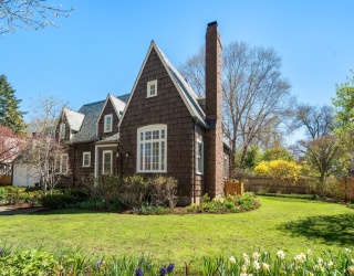 24 Coolidge Avenue, Cambridge, Massachusetts, 4 Bedrooms Bedrooms, 12 Rooms Rooms,4 BathroomsBathrooms,Residential,For Sale,Coolidge Avenue,73509454