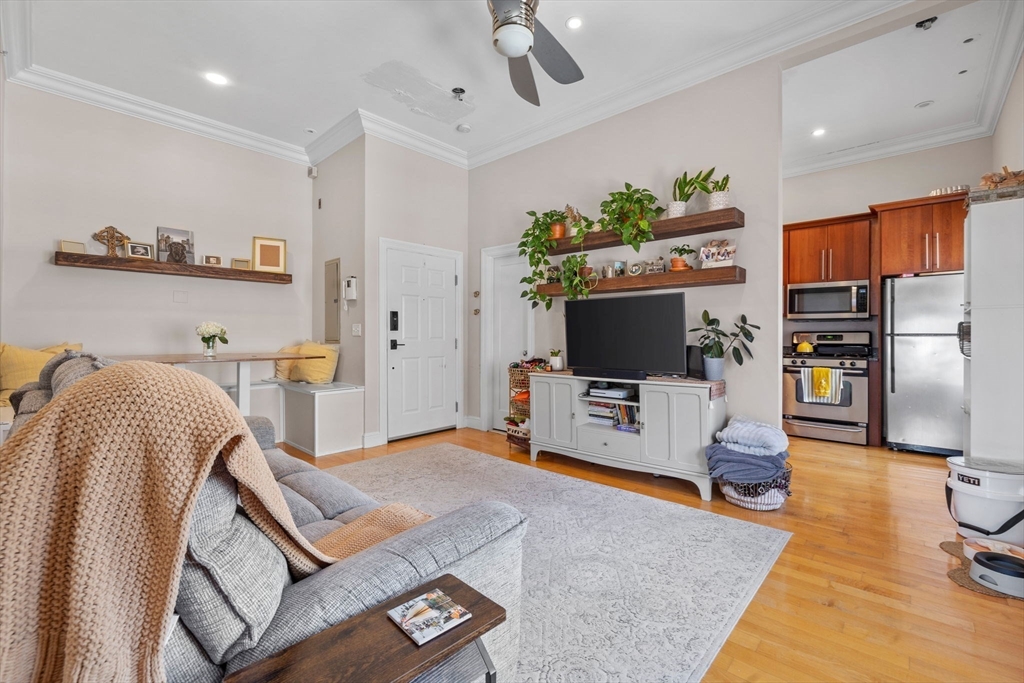 7 Stillman Pl, Boston, Massachusetts, 2 Bedrooms Bedrooms, 4 Rooms Rooms,1 BathroomBathrooms,Residential Lease,For Rent,Stillman Pl,73509482
