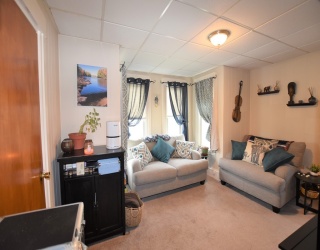 32 Floyd St, Waltham, Massachusetts, 1 Bedroom Bedrooms, 3 Rooms Rooms,1 BathroomBathrooms,Residential Lease,For Rent,Floyd St,73509484