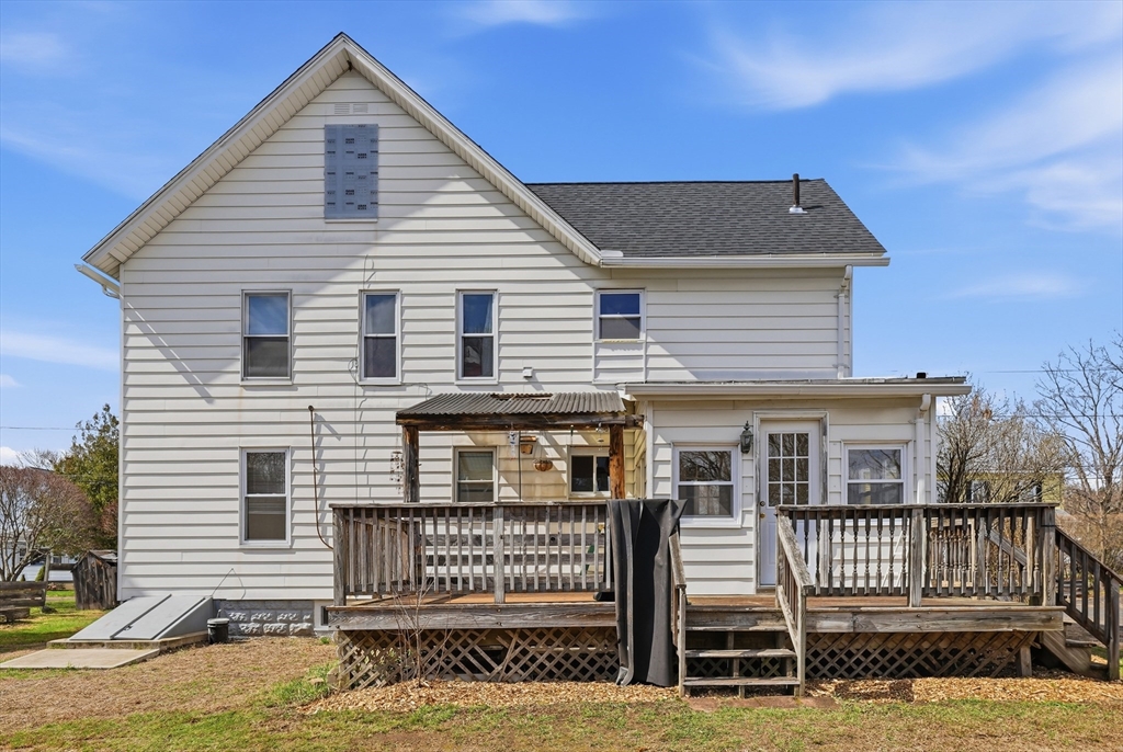 1016 Chestnut St., Palmer, Massachusetts, 5 Bedrooms Bedrooms, 9 Rooms Rooms,2 BathroomsBathrooms,Residential Income,For Sale,Chestnut St.,73509485