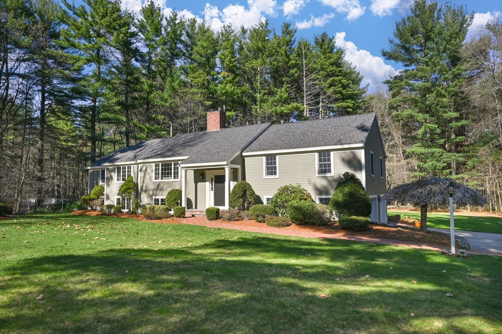 19 Turner Drive, North Reading, Massachusetts, 4 Bedrooms Bedrooms, 12 Rooms Rooms,3.5 BathroomsBathrooms,Residential,For Sale,Turner Drive,73509477
