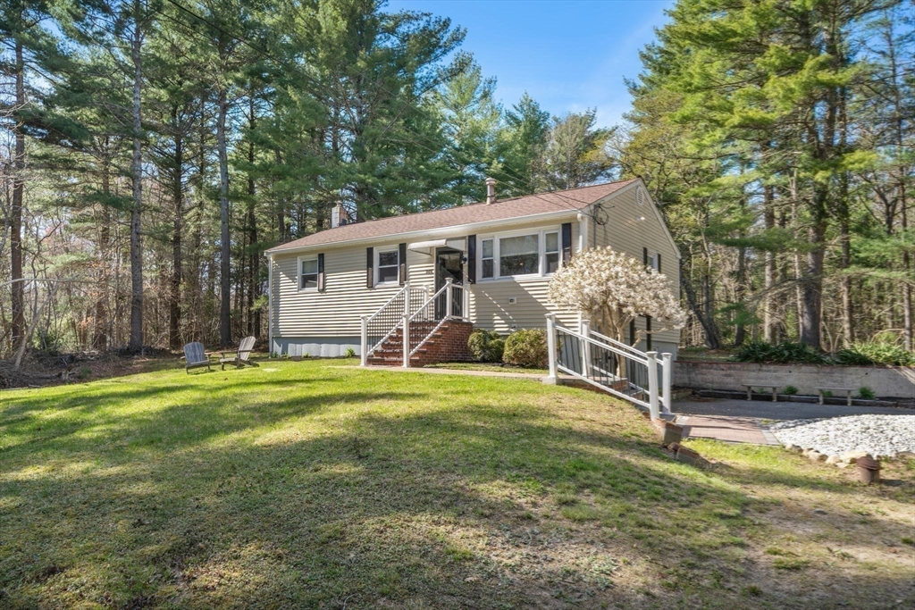 286 North Street, Duxbury, Massachusetts, 4 Bedrooms Bedrooms, 8 Rooms Rooms,2 BathroomsBathrooms,Residential,For Sale,North Street,73509802