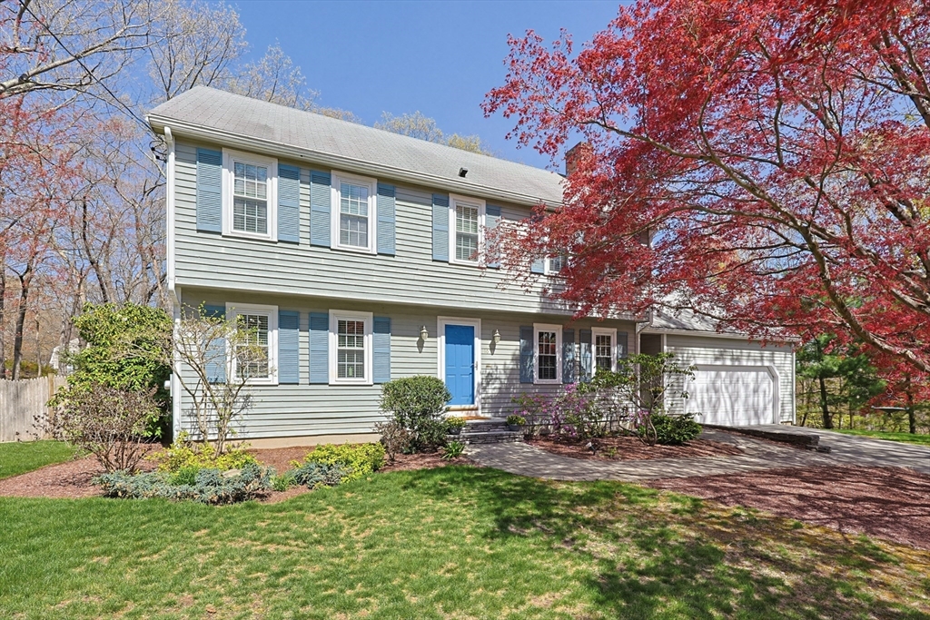 16 Teaberry Lane, North Attleboro, Massachusetts, 4 Bedrooms Bedrooms, 9 Rooms Rooms,2.5 BathroomsBathrooms,Residential,For Sale,Teaberry Lane,73509799