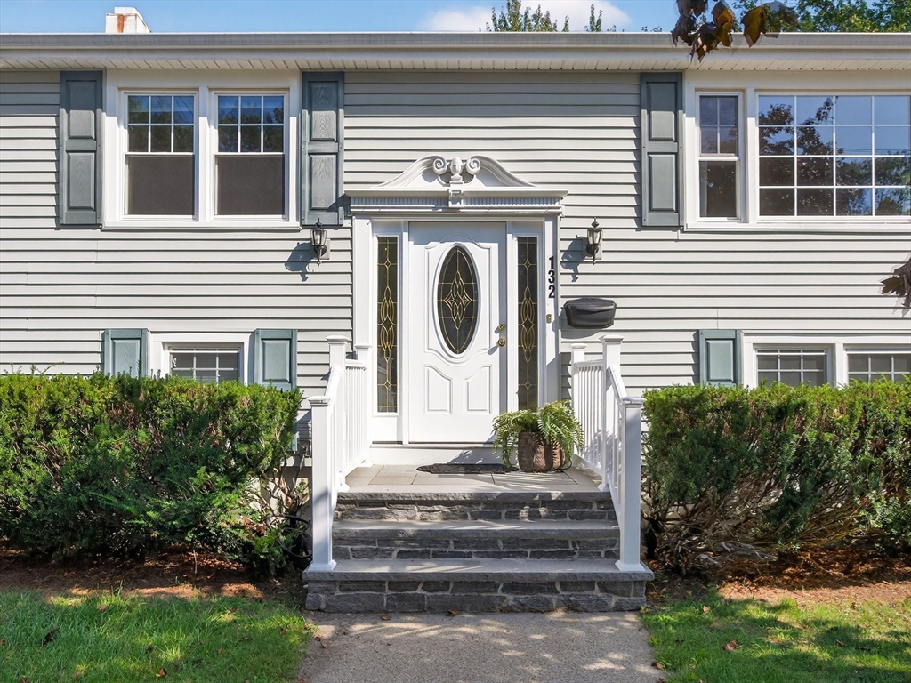 132 Woodley Ave, Boston, Massachusetts, 3 Bedrooms Bedrooms, 7 Rooms Rooms,1.5 BathroomsBathrooms,Residential,For Sale,Woodley Ave,73510022
