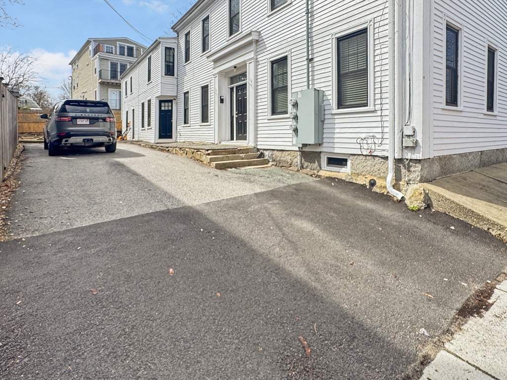 48 Middle St, Newburyport, Massachusetts, 2 Bedrooms Bedrooms, 4 Rooms Rooms,1 BathroomBathrooms,Residential Lease,For Rent,Middle St,73509813