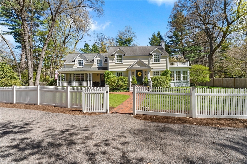 279 Oakland Street, Wellesley, Massachusetts, 5 Bedrooms Bedrooms, 13 Rooms Rooms,3.5 BathroomsBathrooms,Residential,For Sale,Oakland Street,73509829