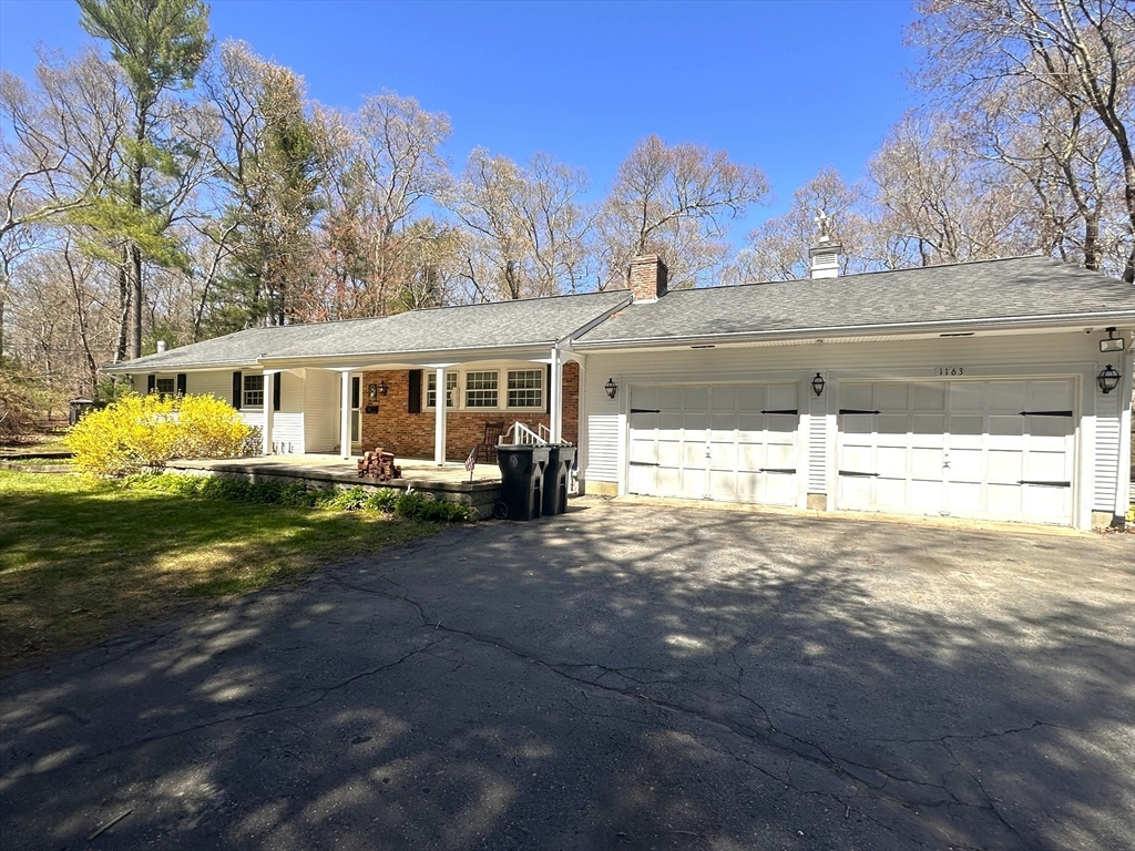 1163 Old Fall River Rd, Dartmouth, Massachusetts, 3 Bedrooms Bedrooms, 5 Rooms Rooms,1 BathroomBathrooms,Residential,For Sale,Old Fall River Rd,73509822