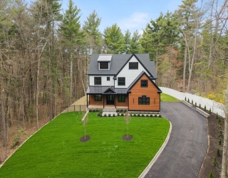 71 Walpole St, Dover, Massachusetts, 5 Bedrooms Bedrooms, 4 Rooms Rooms,7 BathroomsBathrooms,Residential,For Sale,Walpole St,73509870