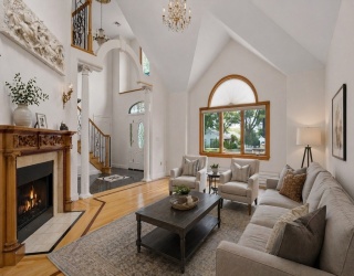 24 Carthay Cir, Newton, Massachusetts, 5 Bedrooms Bedrooms, 9 Rooms Rooms,3.5 BathroomsBathrooms,Residential Lease,For Rent,Carthay Cir,73509826