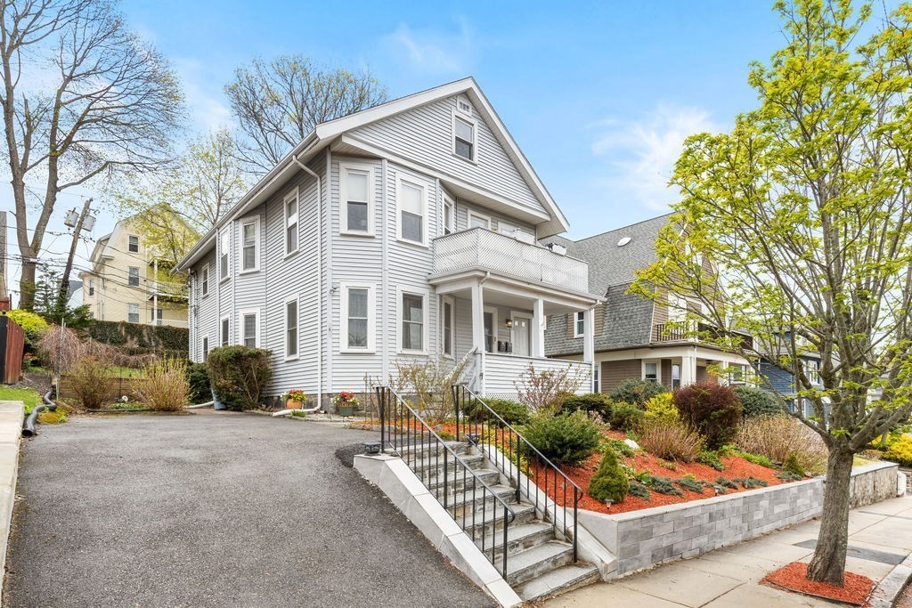 63 Bradwood St, Boston, Massachusetts, 5 Bedrooms Bedrooms, 13 Rooms Rooms,3 BathroomsBathrooms,Residential Income,For Sale,Bradwood St,73509878