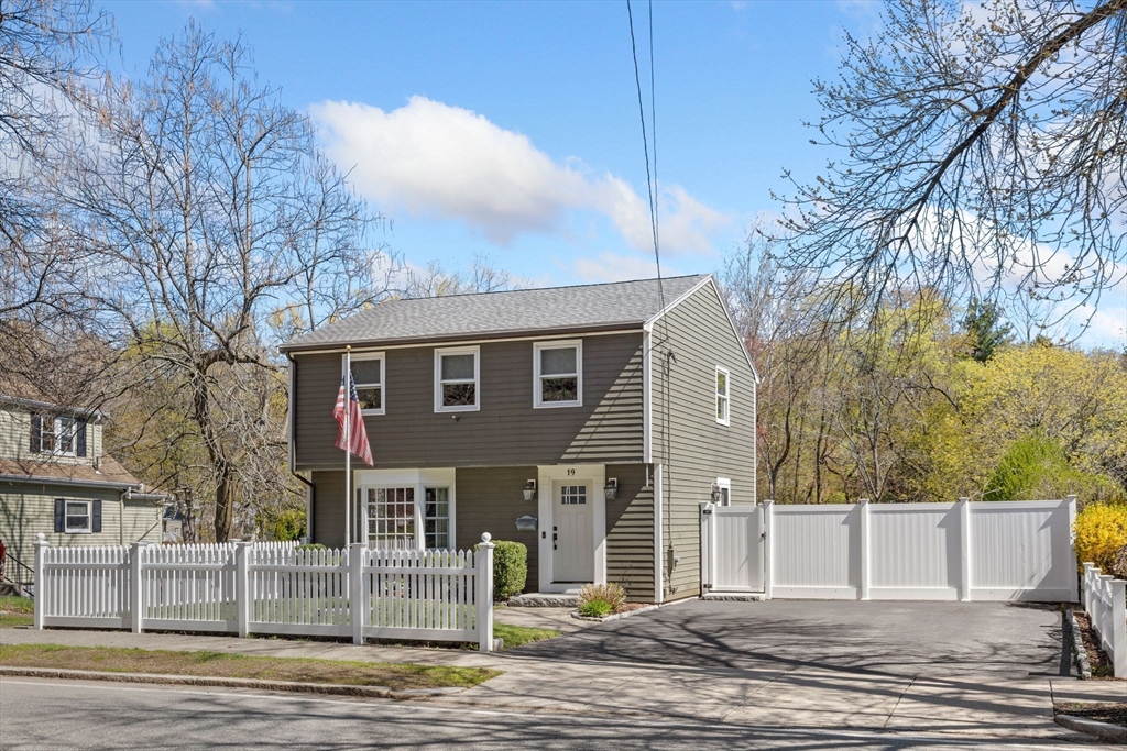 19 Lebanon, Melrose, Massachusetts, 3 Bedrooms Bedrooms, 7 Rooms Rooms,1.5 BathroomsBathrooms,Residential,For Sale,Lebanon,73509882